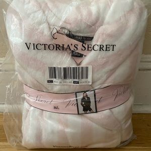 Brand New Victoria’s Secret robe